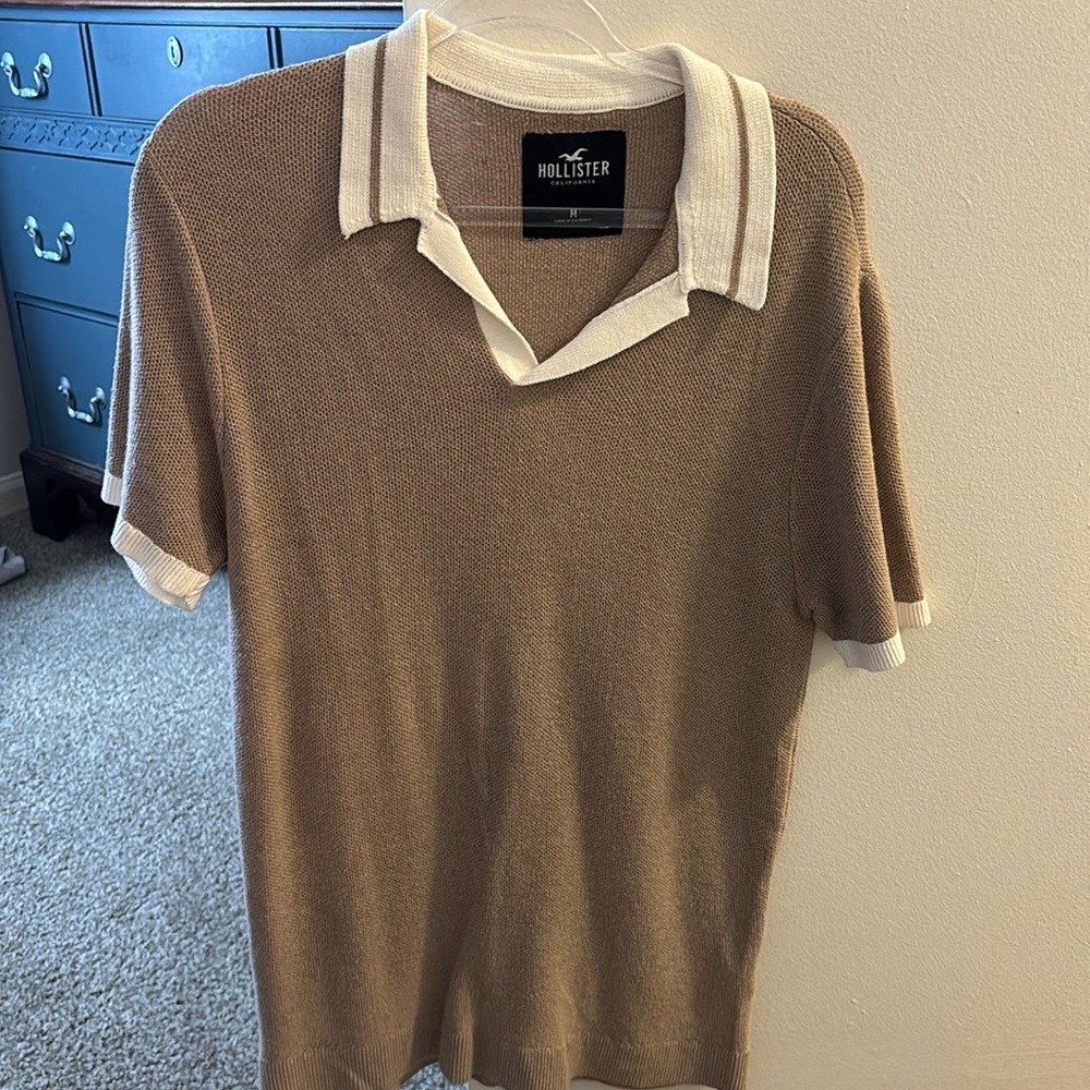 Hollister short sleeve collared shirt